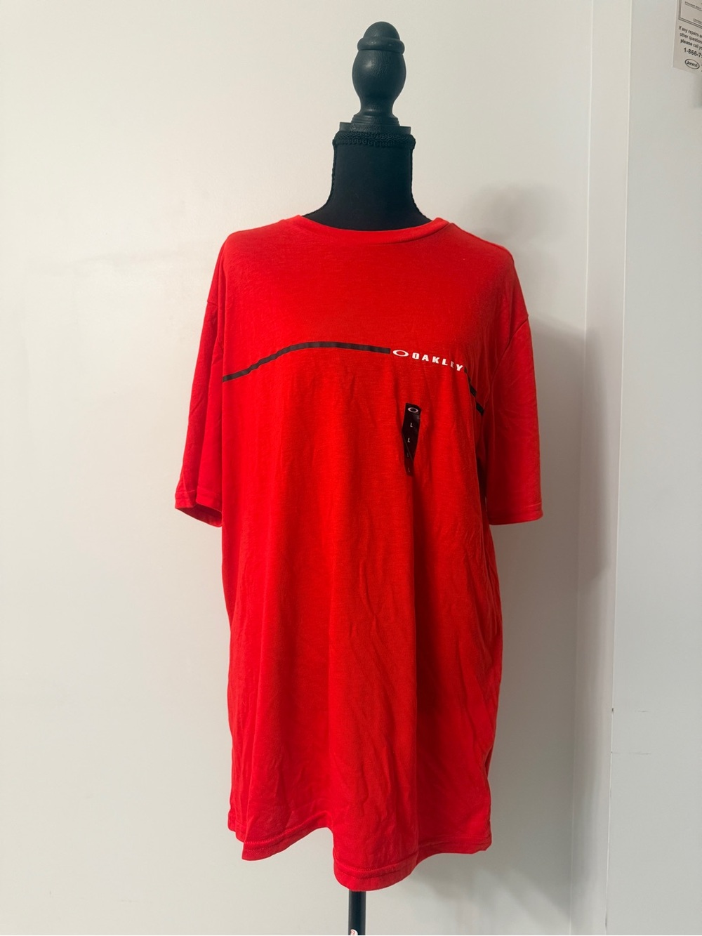 NWT Men’s Red Oakley Short Sleeve T-Shirt